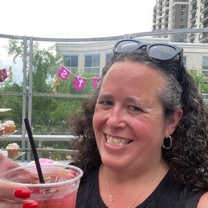 Meet your Posher, Elyssa